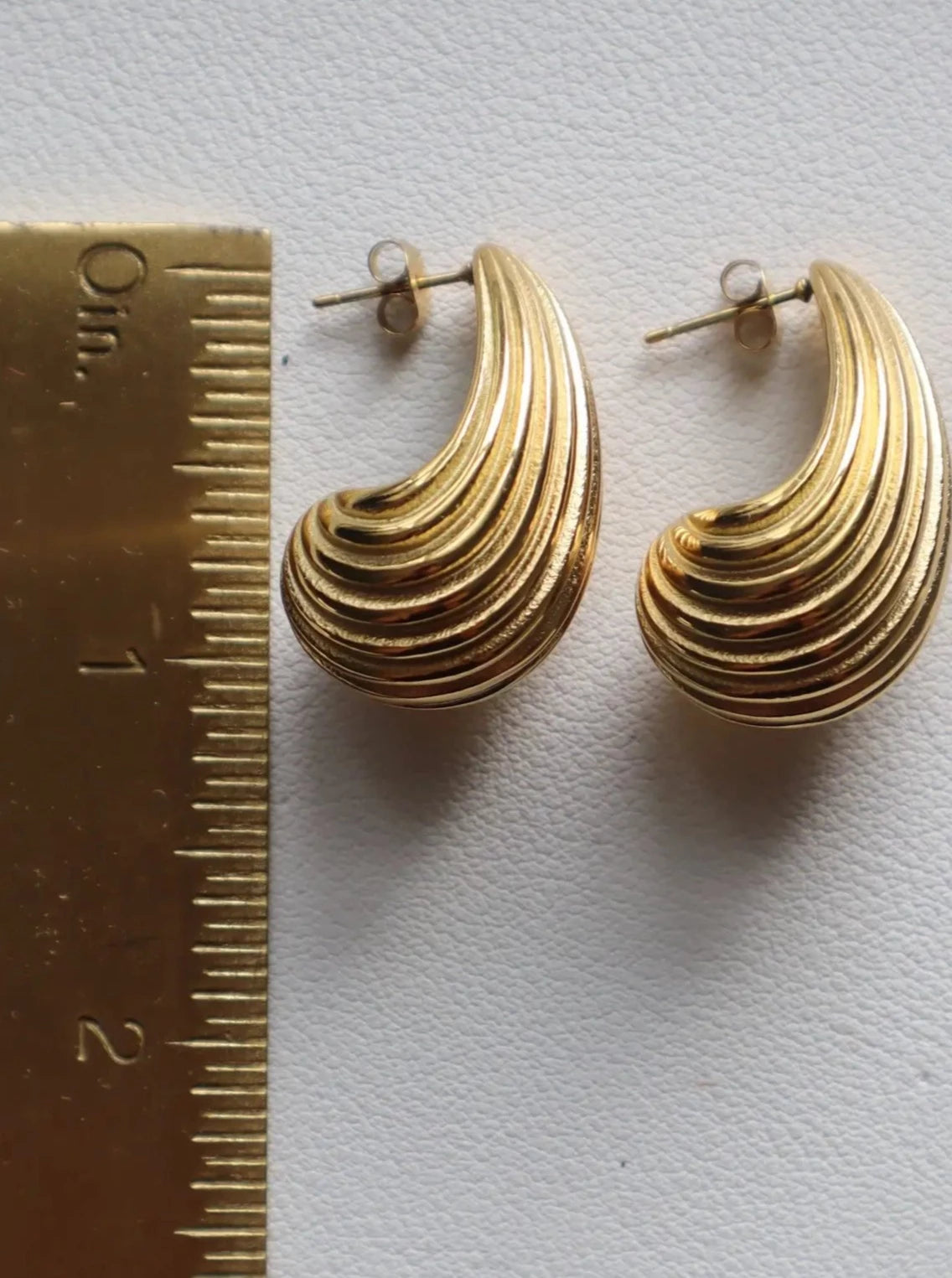 XL Ribbed Drop Earrings